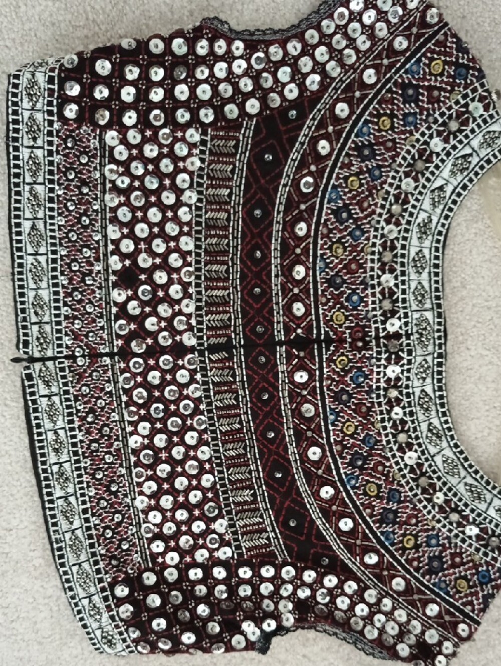 Zara Maroon Geometric Sequin & Beaded Crop Top - sz. Med - Picture 4 of 14